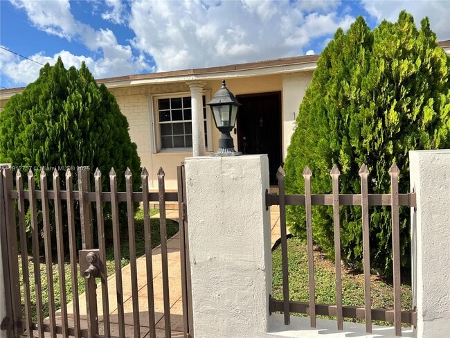 Building Photo - 120 SW 68th Ave