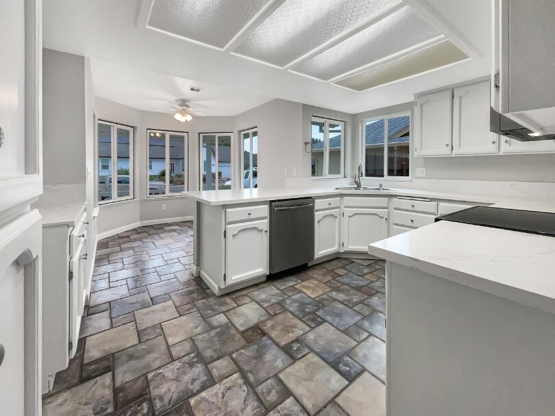 Building Photo - 1172 Willow Creek Dr