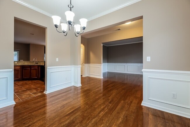 Building Photo - 400 Middleshare Dr
