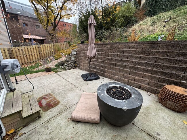 Building Photo - Beautifully Renovated 3BR Row Home in Deutschtown – Spacious, Modern & Incredible Location