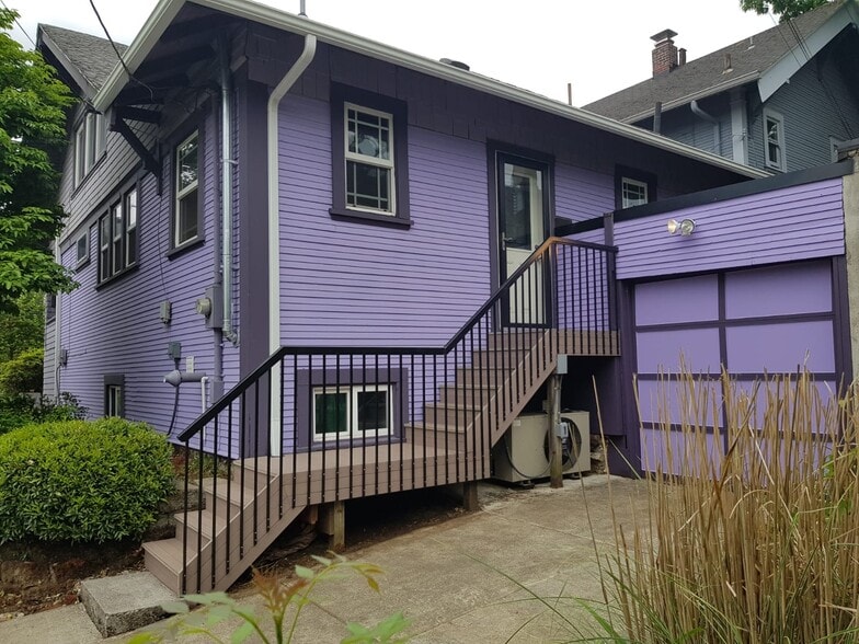 Side Entrance & Garage - 703 SE Cesar Estrada Chavez Blvd