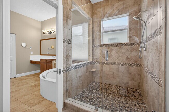 Building Photo - 8933 Alexandra Cir