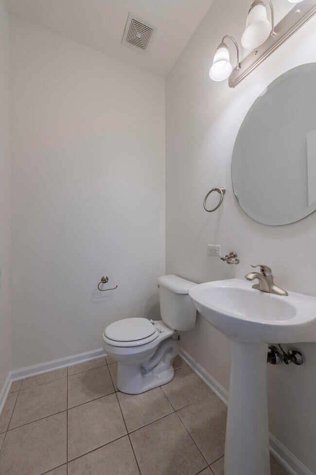 Building Photo - 1226 Bradley Cir