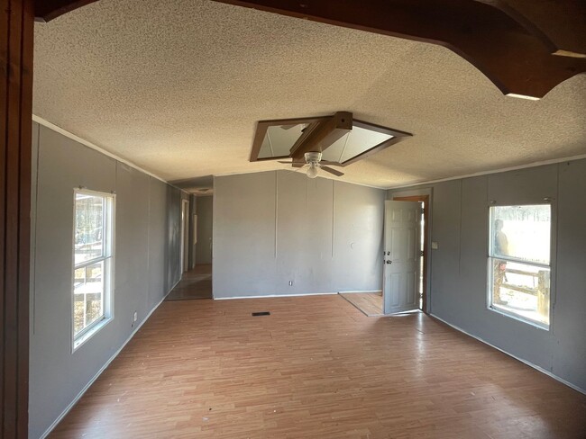 Building Photo - 3 BR 2 Bath 1,280 sq ft singlewide mobile ...