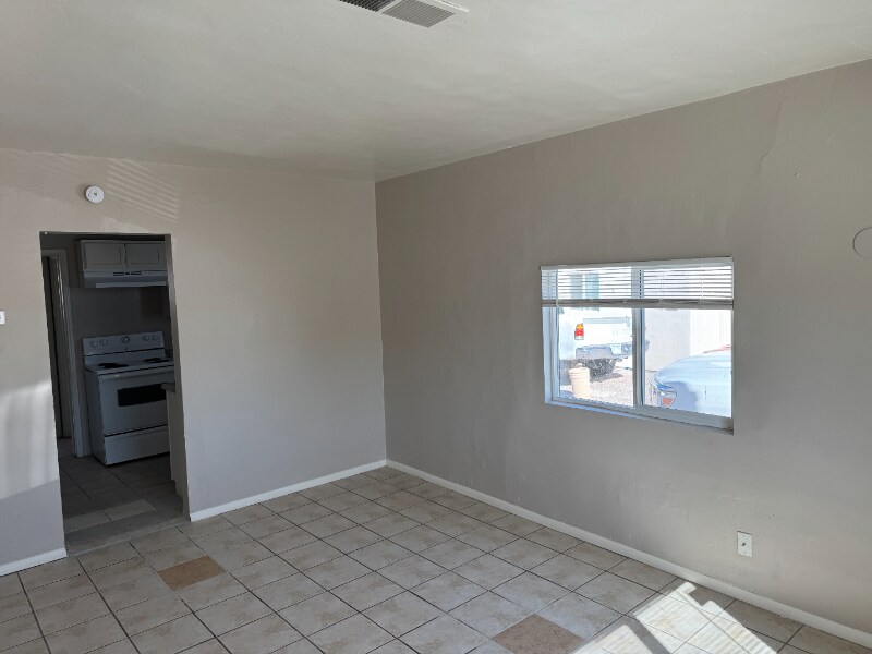 Building Photo - 216 E 2nd Ave