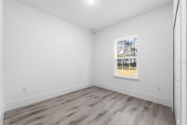 Building Photo - 3427 W Webster Pl