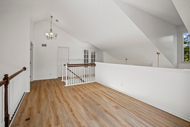 Building Photo - 807 Fairmont Ct