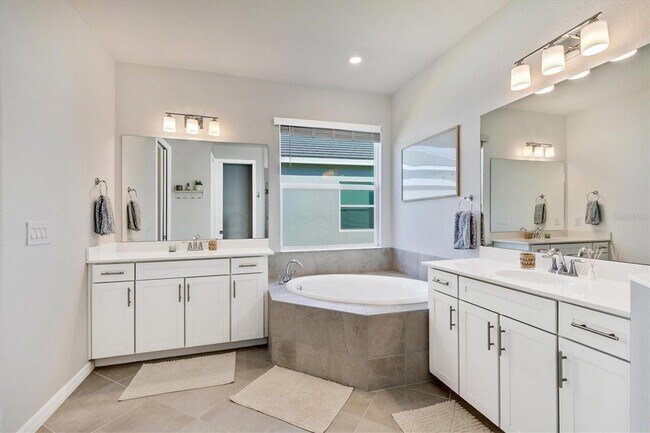 Building Photo - 17617 Santorini Ct