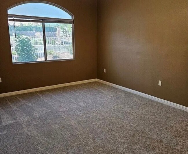 Building Photo - Ground floor condo in Green Valley Ranch area