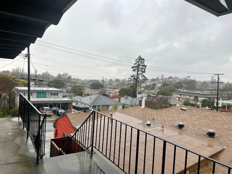 Building Photo - 830 Lexington Ave