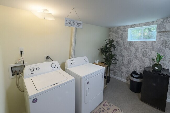 Building Photo - 510 S Barton St