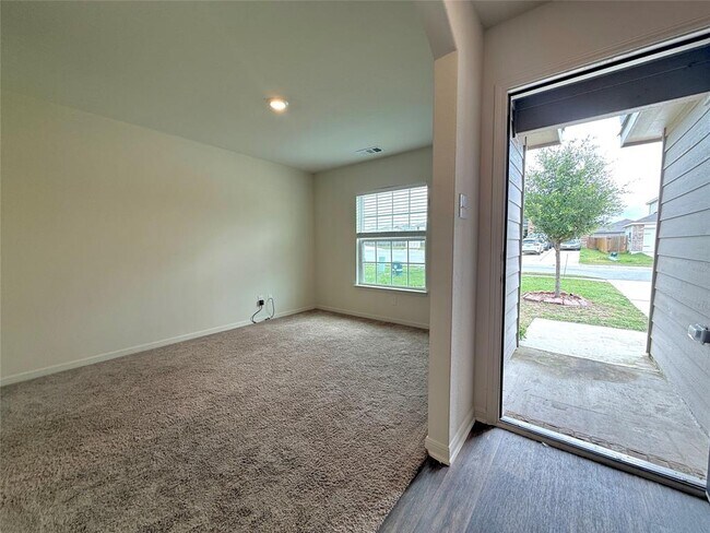 Building Photo - 353 Cres Park Dr