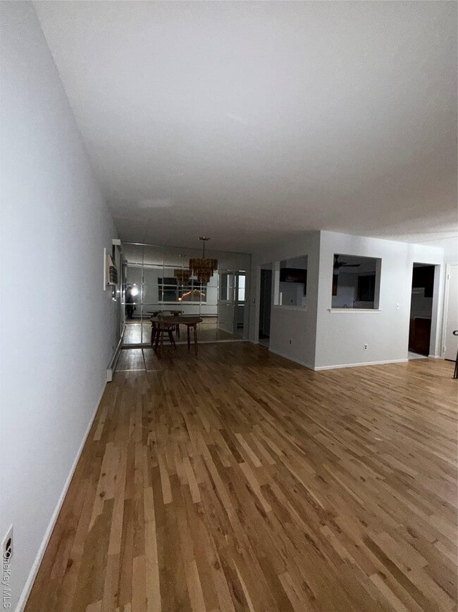 Building Photo - 227 N Walnut St