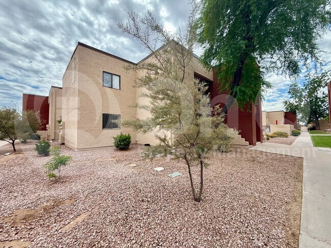 Primary Photo - 1340 N Recker Rd