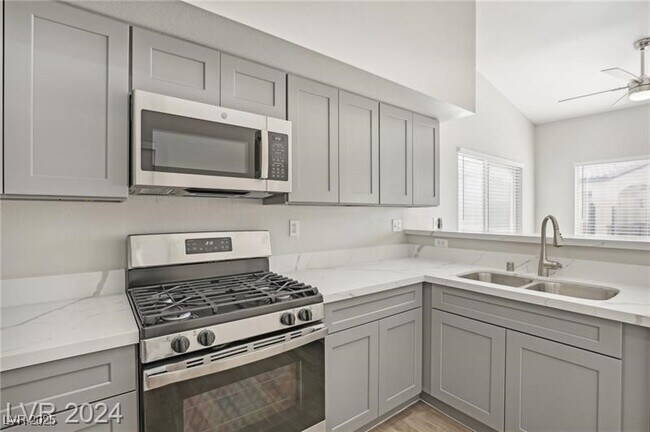 Building Photo - 4811 Black Bear Rd