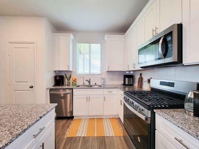 Building Photo - Ready to move in! The Granville floor plan...