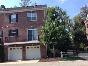 Building Photo - 998 3rd Ave NW