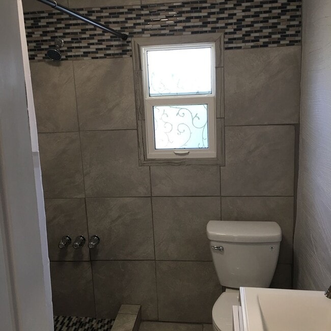 Building Photo - Remodeled 3-Bedroom Ranch Home Near UT and...
