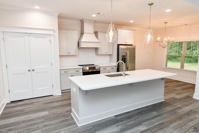 Building Photo - 209 Willowbrook Ln