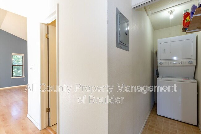 Building Photo - 5550 Stonewall Pl