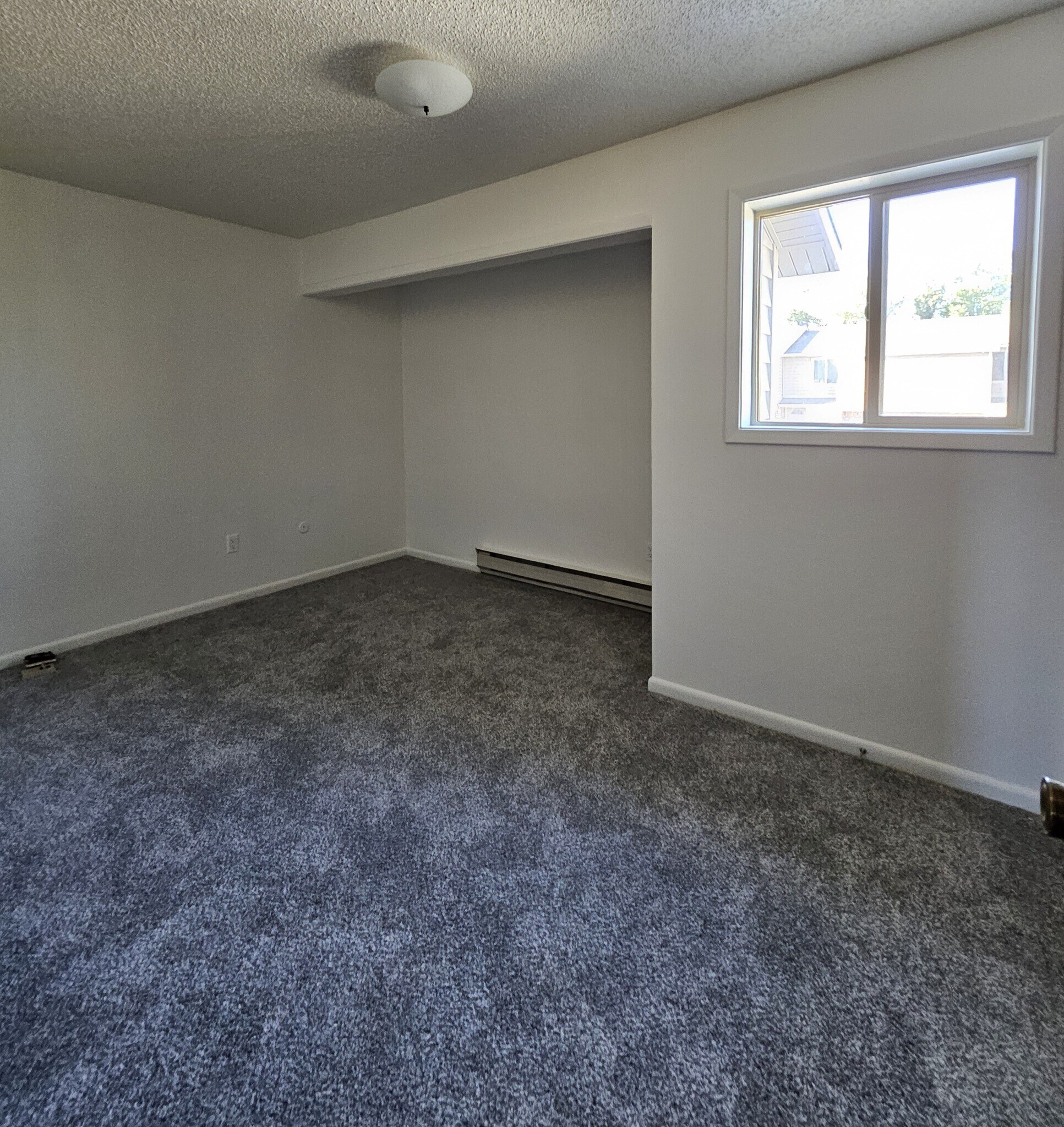 2 bed/1.5 bath with garage - 1935 Edwards Dr