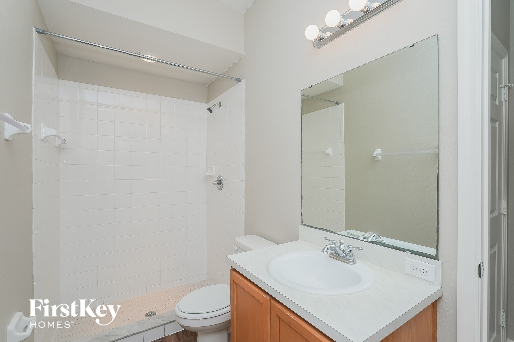 Building Photo - 1970 Country Manor St