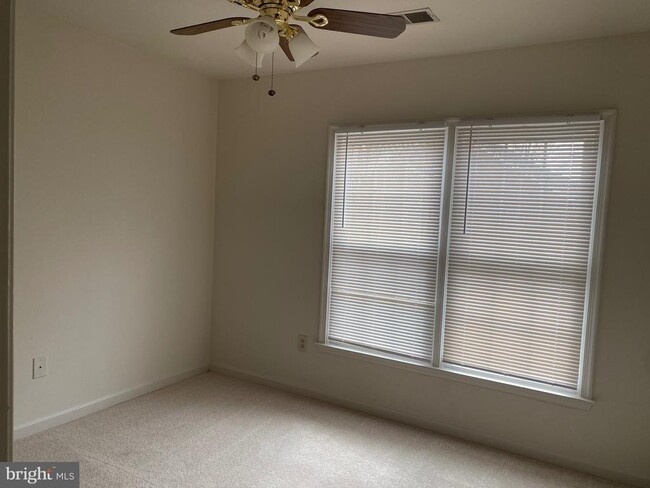 Building Photo - 9408 Regency Crest Dr