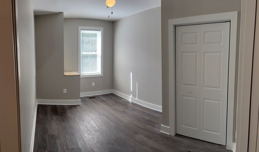 Building Photo - 302 S Camp Meade Rd