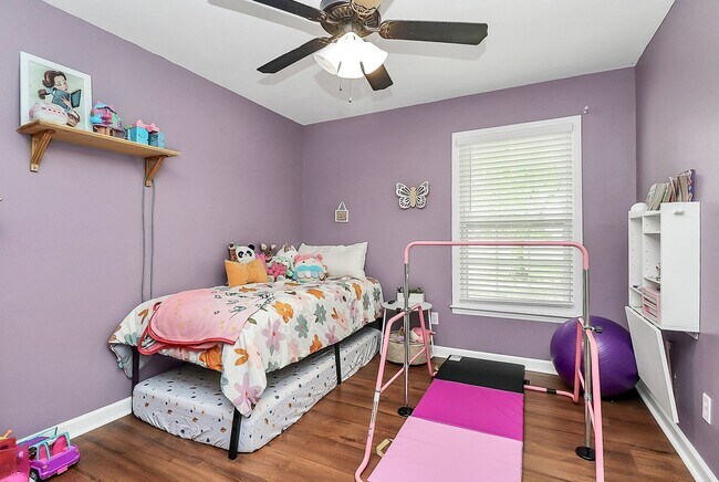 Building Photo - 4227 Deerfield Dr