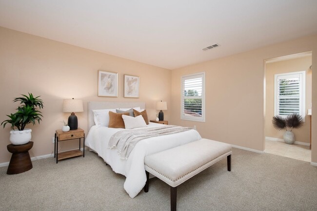 Building Photo - Homes Management - 2 Bed, 2 Bath Townhouse...