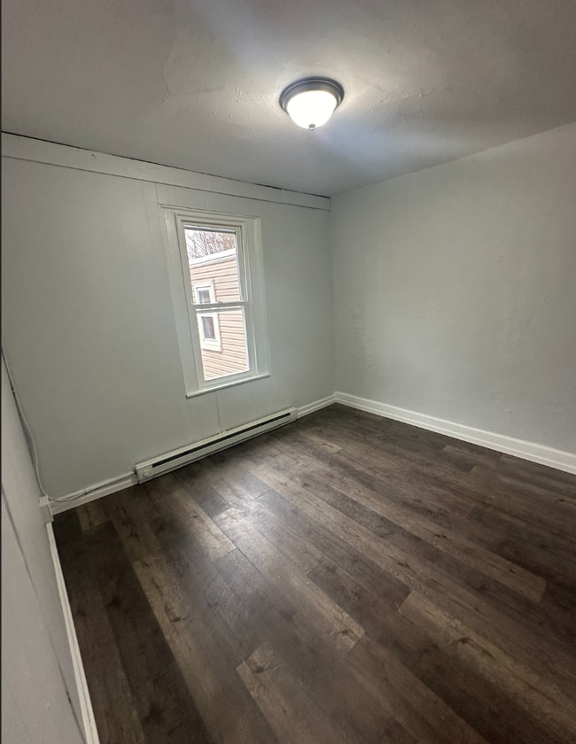 Building Photo - Beautifully Renovated 2-Bedroom, 1-Bath Apartment Move-In Ready!