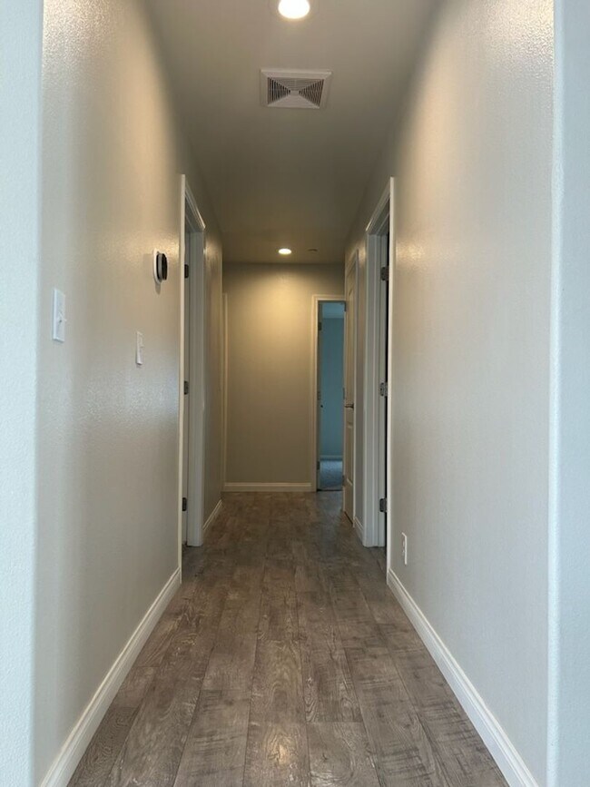 Building Photo - Please contact Vaughn Realty to set up an appointment, 760-446-6561