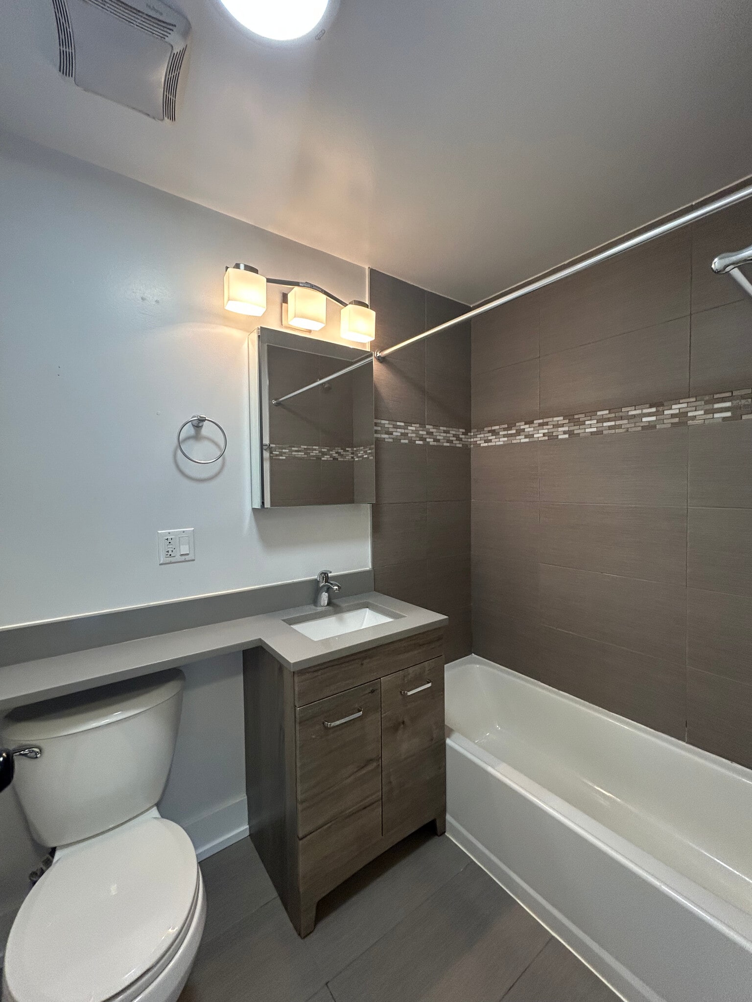 Building Photo - 545 Chestnut St