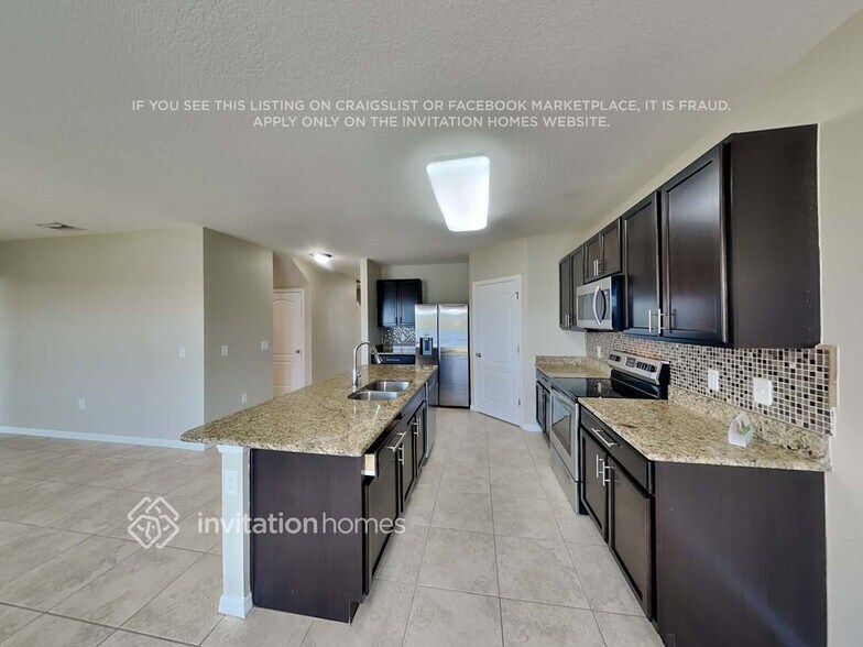 Building Photo - 15749 High Bell Pl