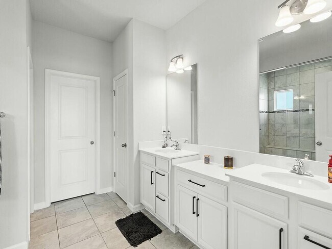 Building Photo - 5979 Sequoia Cir