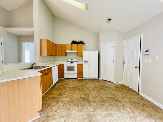 Building Photo - Fenced in Yard AND shed! ADORABLE 3 Bedroom Home with Garage - GREAT Conway location!