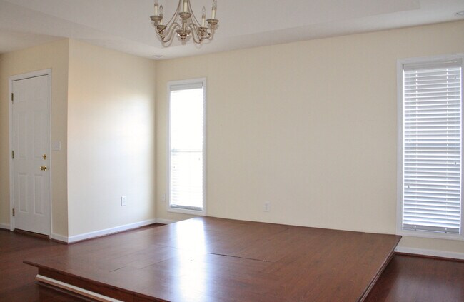 Building Photo - Gorgeous Phenix City Home Off Of HWY 165!
