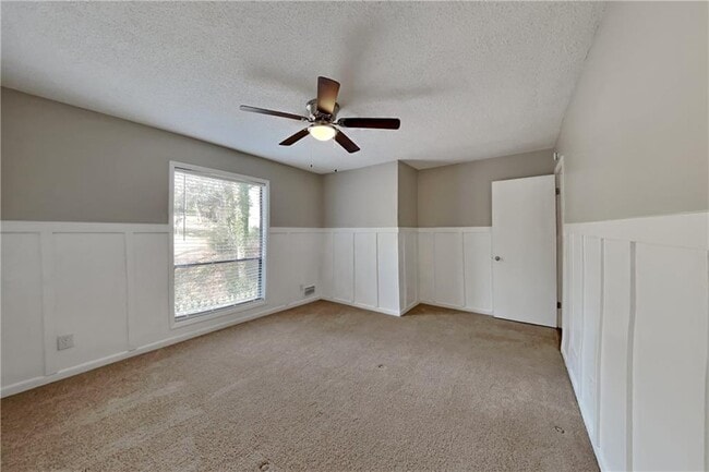 Building Photo - 2731 Georgian Terrace