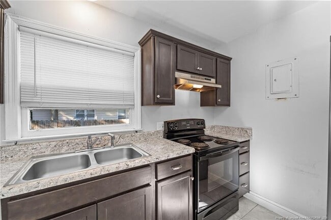 Building Photo - 821 Sandalwood Dr