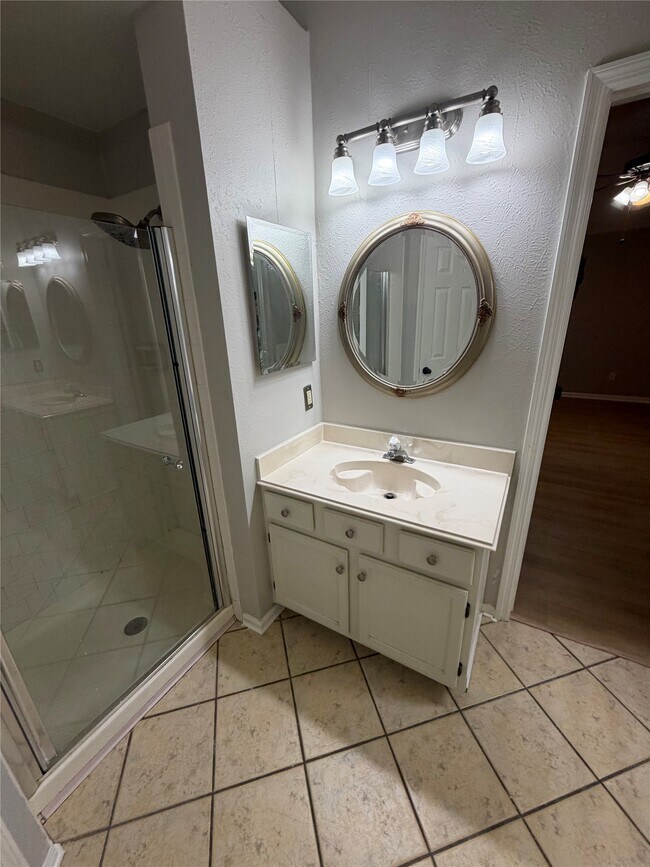 Building Photo - 819 Fern Springs Ct