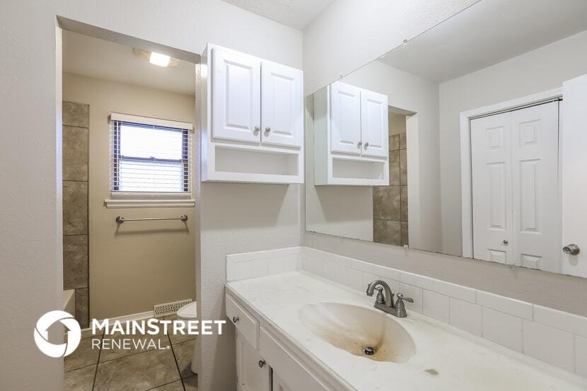 Building Photo - 1604 N Glen Ellyn St