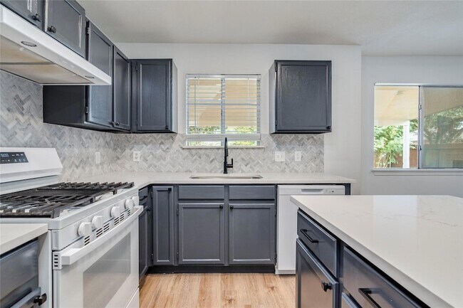 Building Photo - 1106 Hughmont Dr