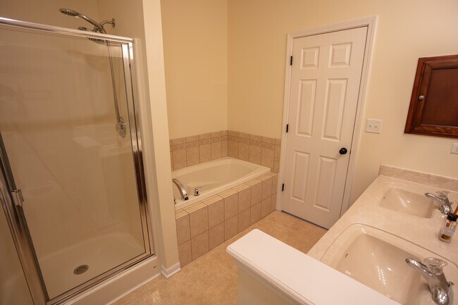 Building Photo - 23045 Ironwood Dr