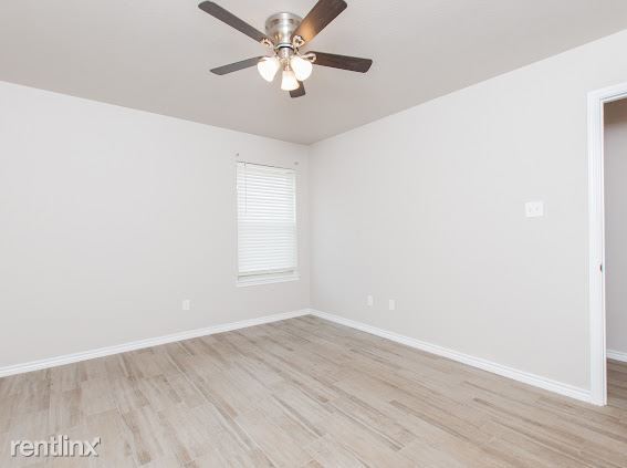 Building Photo - 3 br, 2 bath Duplex - 2541 Leroy Lane B