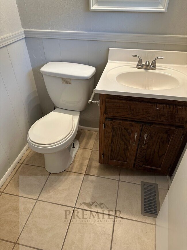 Building Photo - 505 N Geronimo Dr