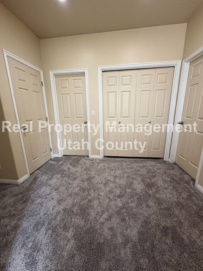 Building Photo - Beautiful townhome in Pleasant Grove