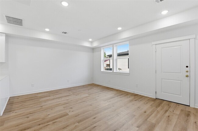 Building Photo - 4610 Providence St