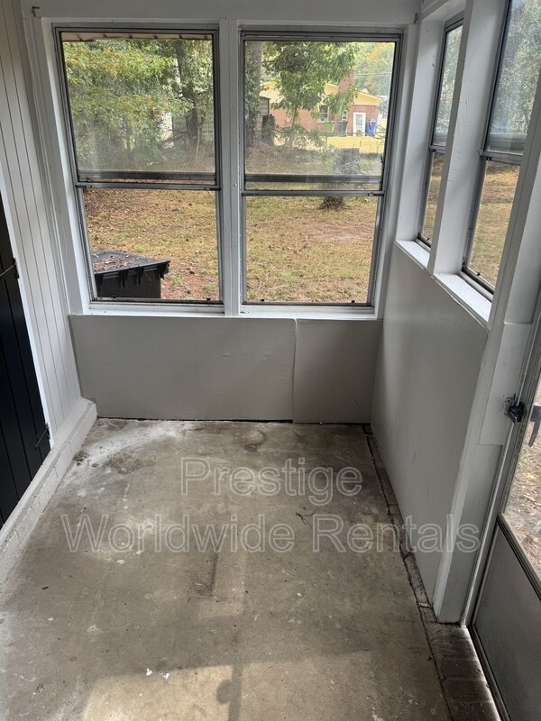 Building Photo - 3226 Urban Ave