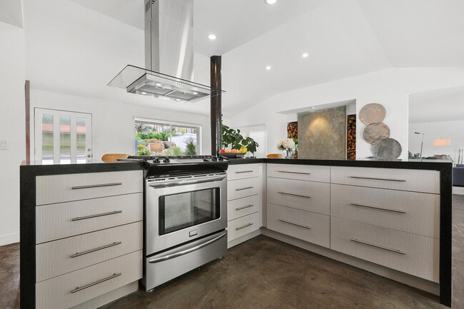 Building Photo - 71520 Gardess Rd