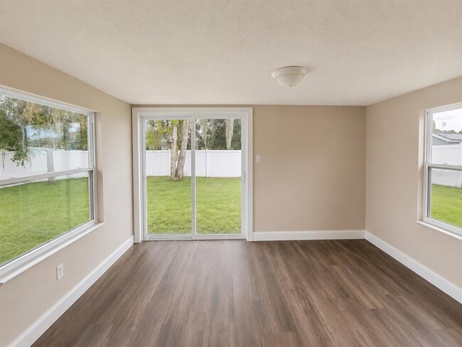 Building Photo - 326 Colonade Ct